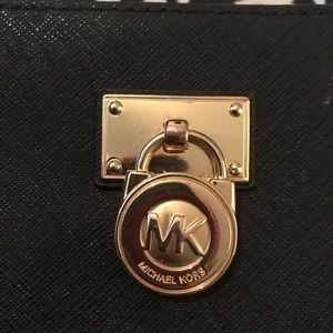 Michael kors zip around wallet